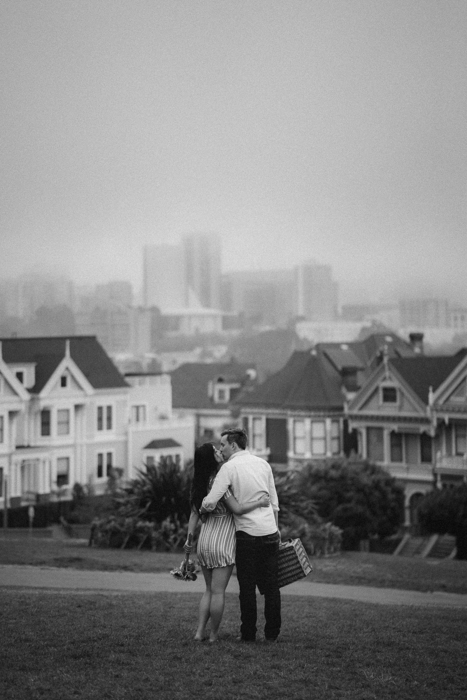 San Francisco Picnic｜Alamo Square Park｜Caroline + Adam SF Bay Area